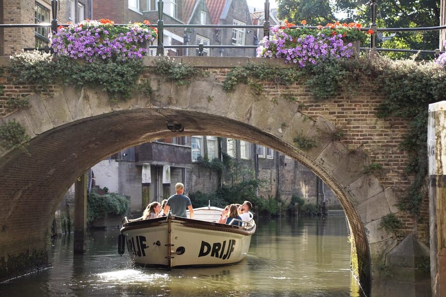 Dordrecht: City Canal Cruise - Should you book the Dordrecht canal cruise?