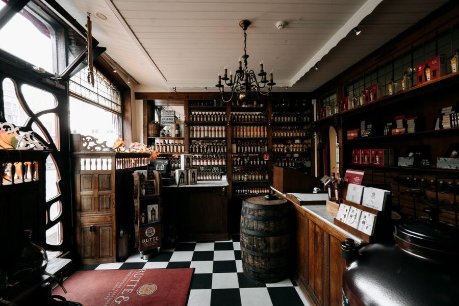Dordrecht: Distillery Tour with Dutch Gin & Genever Tasting - The first taste: Rutte Dutch Dry Gin