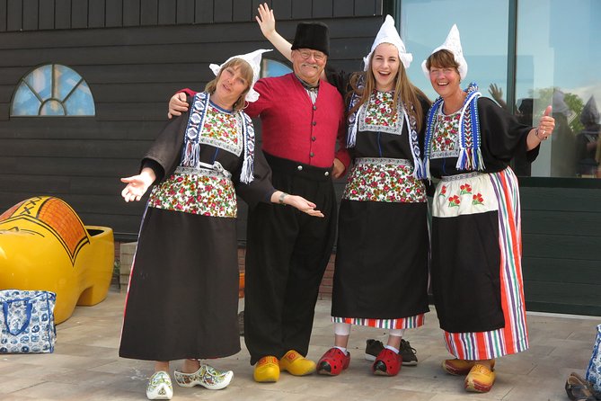 Dutch Experience in Volendam with Traditional Outfits - Key points to know before you go