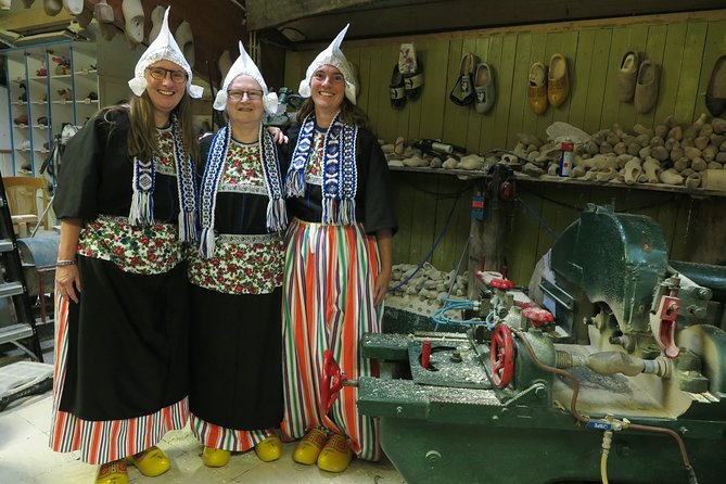 Dutch Experience in Volendam with Traditional Outfits - Why the private format matters