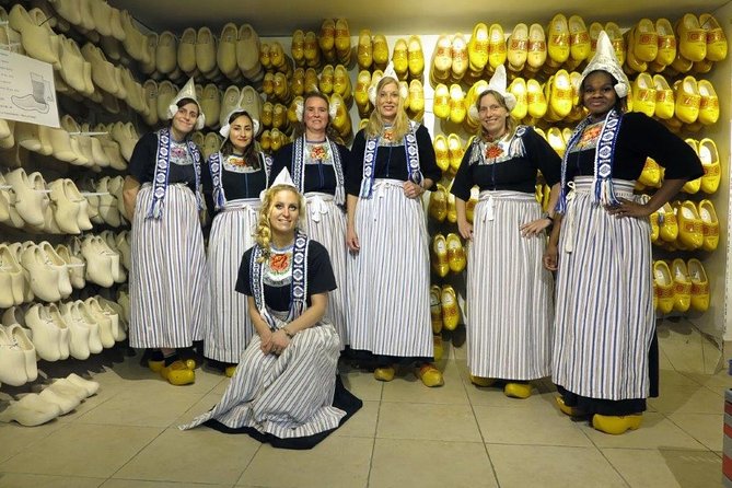 Dutch Experience in Volendam with Traditional Outfits - Getting there from Amsterdam