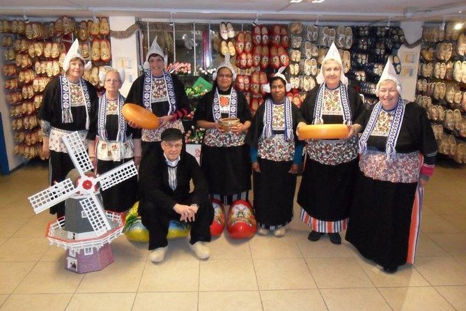 Dutch Experience in Volendam with Traditional Outfits - Accessibility and practical comfort