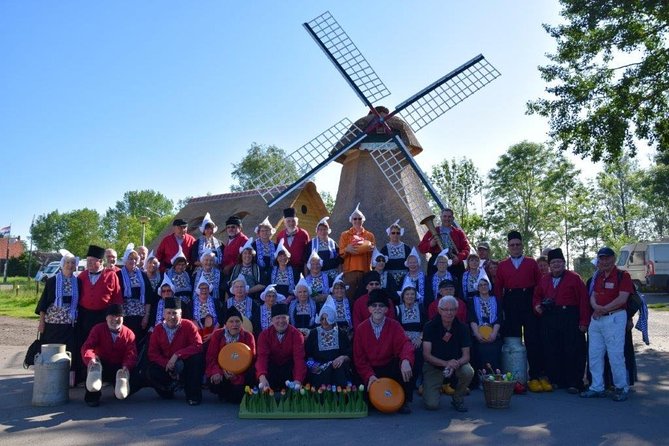 Dutch Experience in Volendam with Traditional Outfits - Who will get the most from this visit