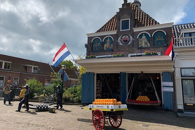 E-Bike PRIVATE tour Countryside of Amsterdam Volendam Marken - Zuiderwoude shows the Waterland countryside