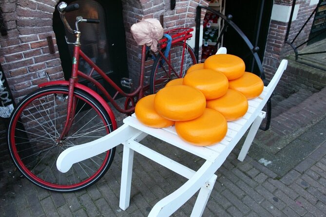 E-Bike PRIVATE tour Countryside of Amsterdam Volendam Marken - Katwoude brings farms into the picture