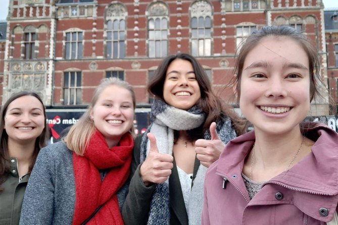 e-Scavenger hunt Amsterdam: Explore the city at your own pace - Starting at Stationsplein and finding your bearings