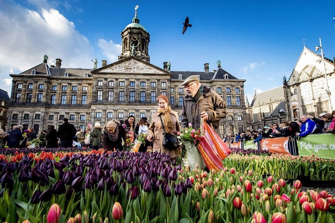 e-Scavenger hunt Amsterdam: Explore the city at your own pace - Centraal Station, Herengracht, and the Canal Ring