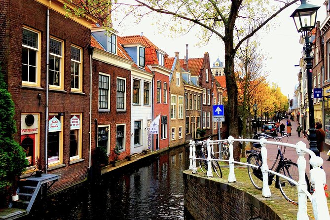 e-Scavenger hunt Delft: Explore the city at your own pace - Vermeer Centrum Delft and Doelenplein