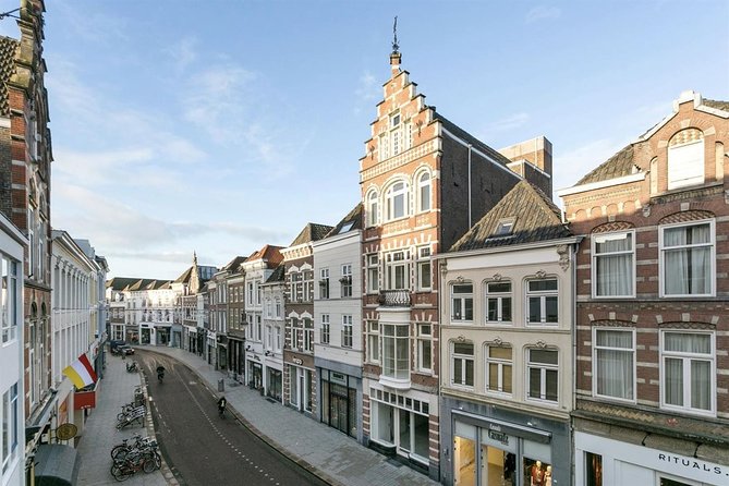 e-Scavenger hunt Den Bosch: Explore the city at your own pace - Het Noordbrabants Museum as a natural break
