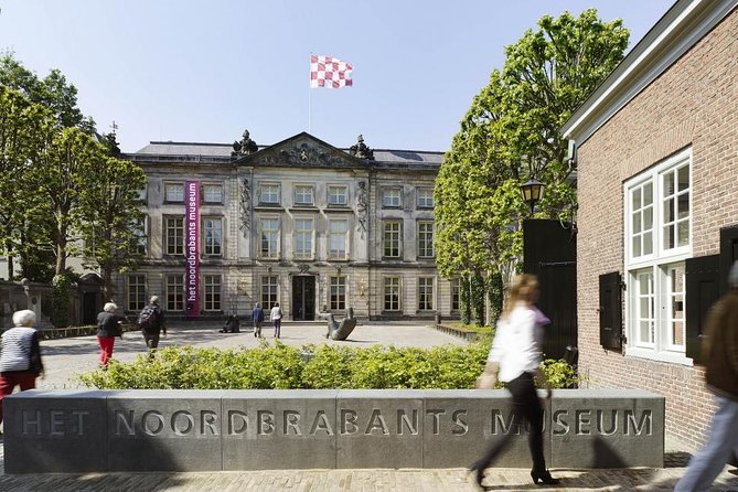 e-Scavenger hunt Den Bosch: Explore the city at your own pace - Sint-Janskathedraal and the strongest landmark moment