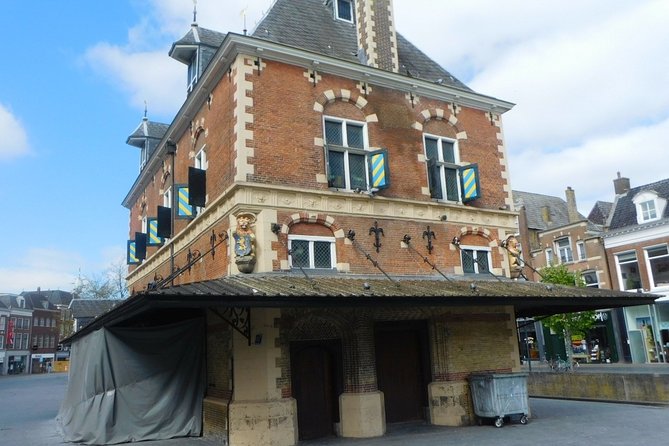 e-Scavenger hunt Leeuwarden: Explore the city at your own pace - Churches, shopping streets, and local character