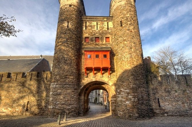 e-Scavenger hunt Maastricht: Explore the city at your own pace - Helpoort, the Basilica, and Maastricht’s Old Walls