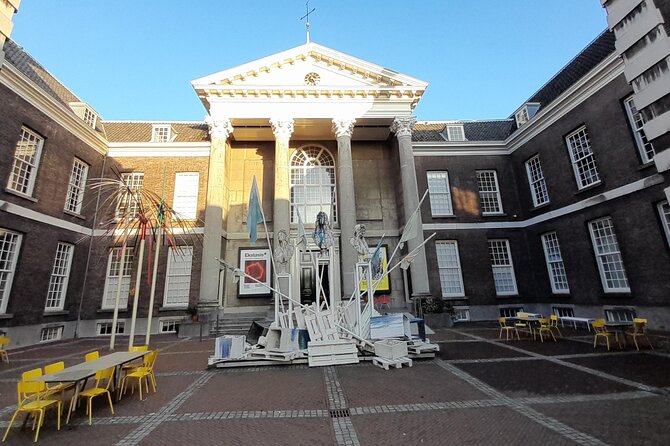 e-Scavenger hunt Schiedam: Explore the city at your own pace - Art, books, and the civic center