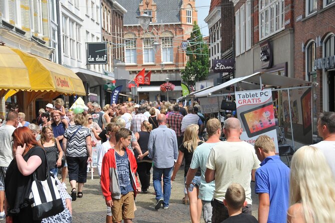 e-Scavenger hunt Sneek: Explore the city at your own pace - Two churches, two different stories