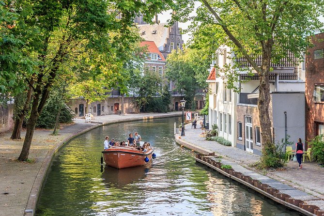 e-Scavenger hunt Utrecht: Explore the city at your own pace - University grounds and the Holland Water Defence