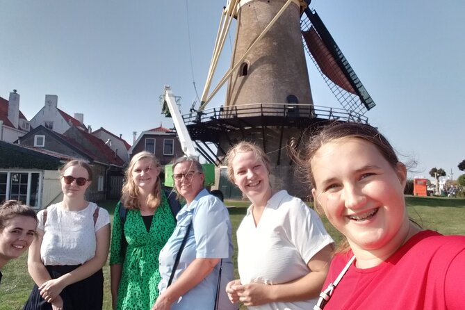e-Scavenger hunt Zierikzee: Explore the city at your own pace - Looking up at the Sint-Lievensmonstertoren