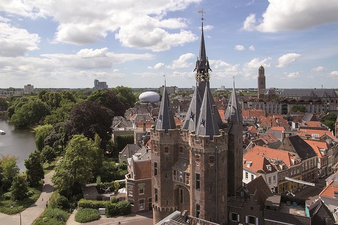 e-Scavenger hunt Zwolle: Explore the city at your own pace - Sassenpoort brings the medieval setting into focus