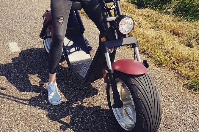 E-scooter rental Volendam - Countryside of Amsterdam - The 10-kilometer dike to Marken