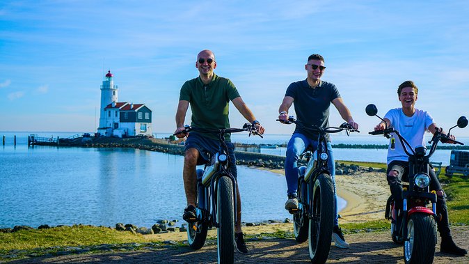 E-scooter rental Volendam - Countryside of Amsterdam - Riding above and below the waterline
