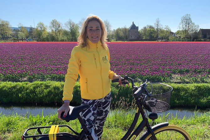 Enjoy the tulip fields by bicycle with a local guide! Tulip bike tour! - The best tulip fields around Lisse