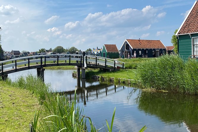 Escape Amsterdam: E-Bike to Zaanse Schans Windmills & Zaandam - Why this e-bike tour is different from a quick windmill visit