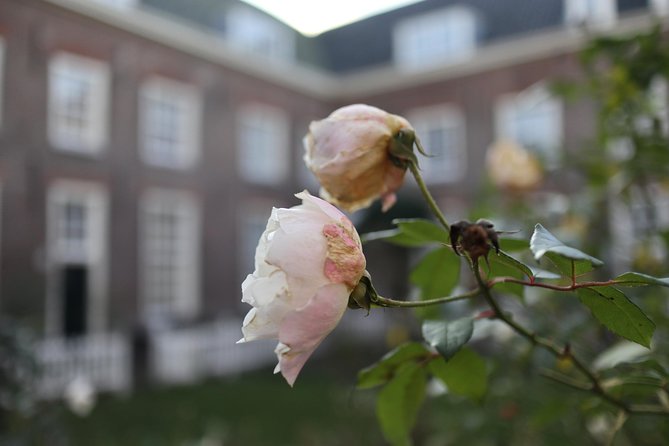 Explore hidden streets with friends - Entering the Jordaan through quiet lanes and squares