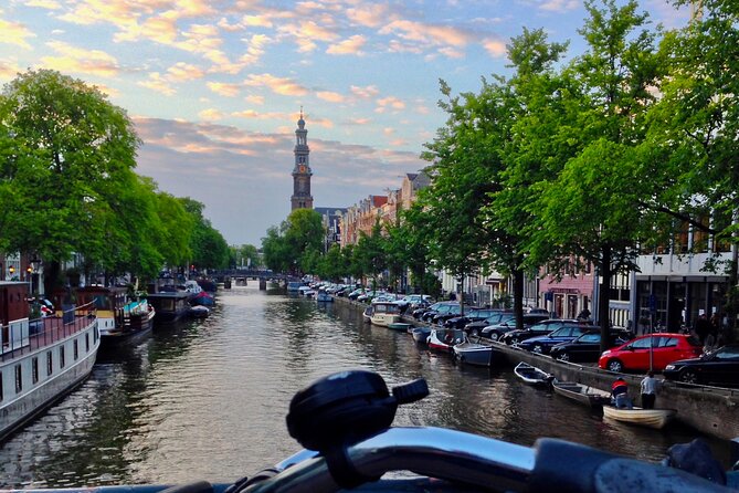 Explore hidden streets with friends - Karthuizerhof and Amsterdam’s early social housing