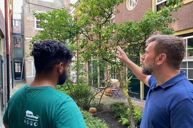 Explore hidden streets with friends - Private Tour - Karthuizerhof and the history of care