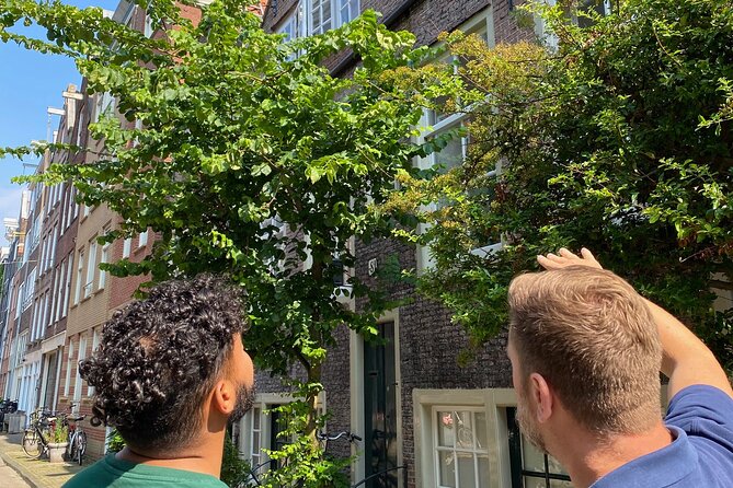 Explore hidden streets with friends - Private Tour - What the private format changes