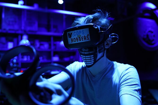 Free Roam VR in Amsterdam – Immerse Yourself in a Virtual World! - A Practical Team-Building Option