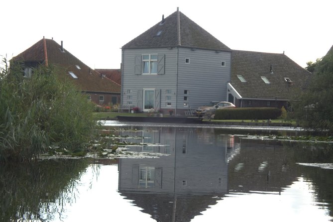 Fresh nose tour with the canoe through the nature near Amsterdam - Entering the Waterland nature reserve