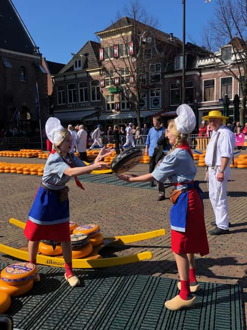 From Amsterdam; Alkmaar Cheese market & Zaanse Schans - Watching the cheese trade in Alkmaar