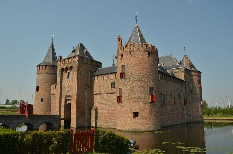From Amsterdam: Amsterdam Castle Muiderslot Private Tour - Leaving Amsterdam for Muiderslot
