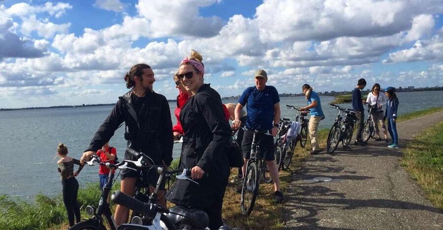 From Amsterdam: Countryside Bike Tour - Holysloot and the apple pie break