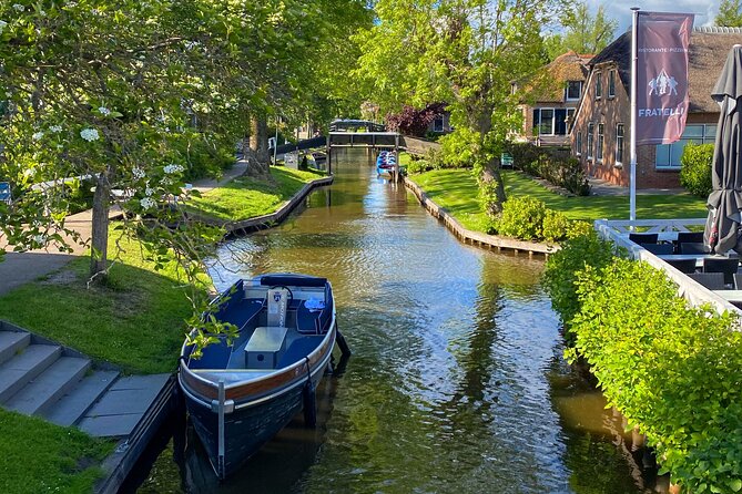 From Amsterdam: Giethoorn Day Trip with Canal & Village Tour - Lunch in Giethoorn and the shape of the day