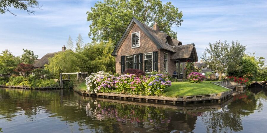 From Amsterdam: Giethoorn Day Trip with Small Electric Boat - Practical Tips for a Smoother Visit