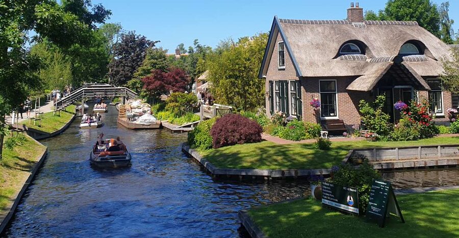 From Amsterdam: Giethoorn Day Trip with Small Electric Boat - Leaving Amsterdam From Centraal Station