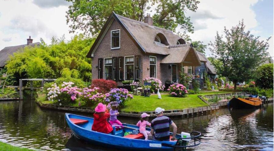 From Amsterdam: Giethoorn Guided Day Trip with Canal Cruise - Key points to know before booking