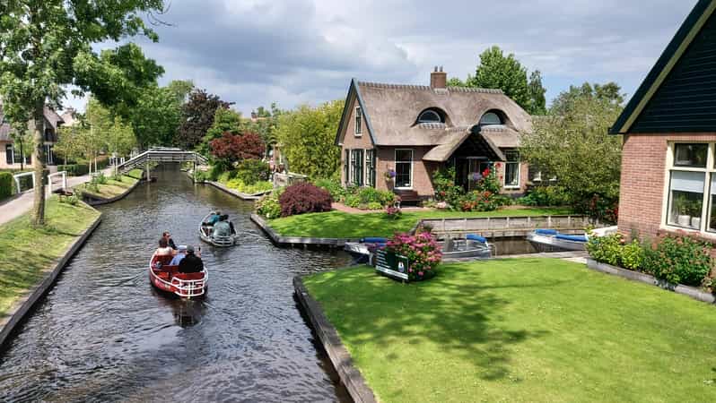 From Amsterdam: Giethoorn Small Group Tour with Boat Ride - Why Giethoorn makes a fine day out from Amsterdam