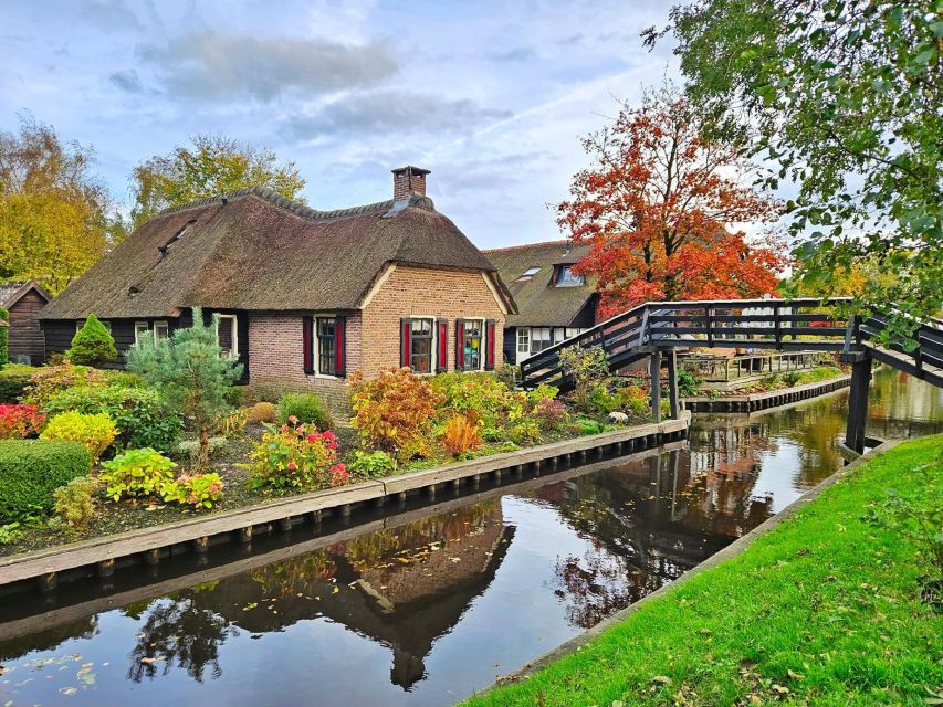From Amsterdam: Giethoorn & Zaanse Schans Tour w/ Small Boat - Who should book this day trip?