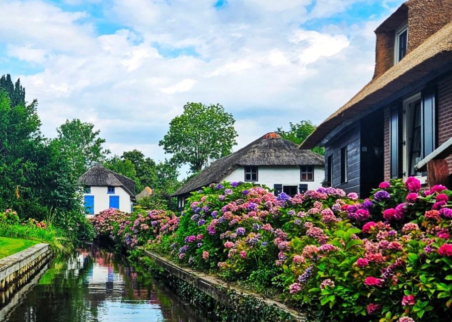 From Amsterdam: Giethoorn & Zaanse Schans Tour w/ Small Boat - Guides, group size, and the human side