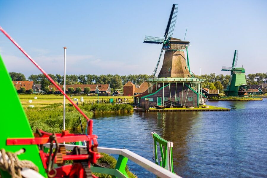 From Amsterdam: Keukenhof and Dutch Countryside Tour - One day, four sides of Dutch life