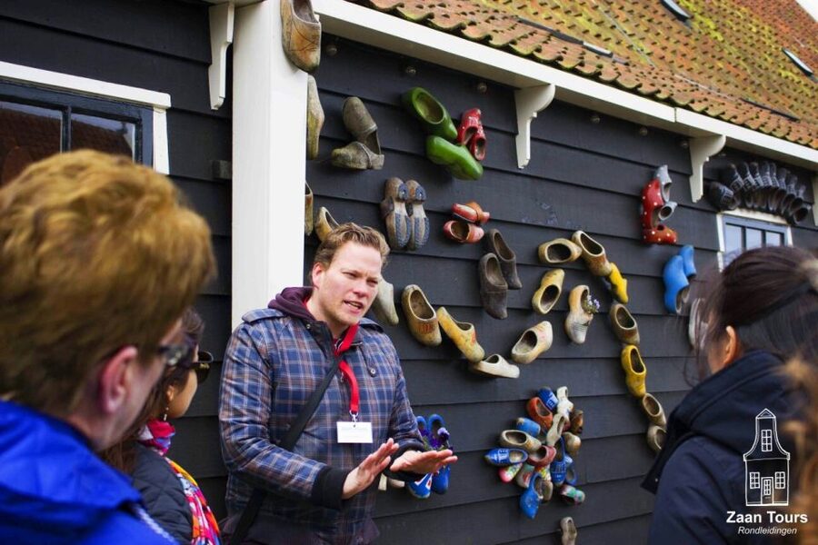From Amsterdam: Keukenhof and Zaanse Schans Small Group Tour - The hour between the two attractions