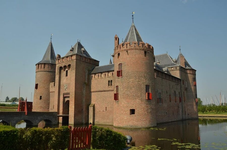 From Amsterdam: Muiderslot and De Haar Castle Tour - Why this castle pairing works