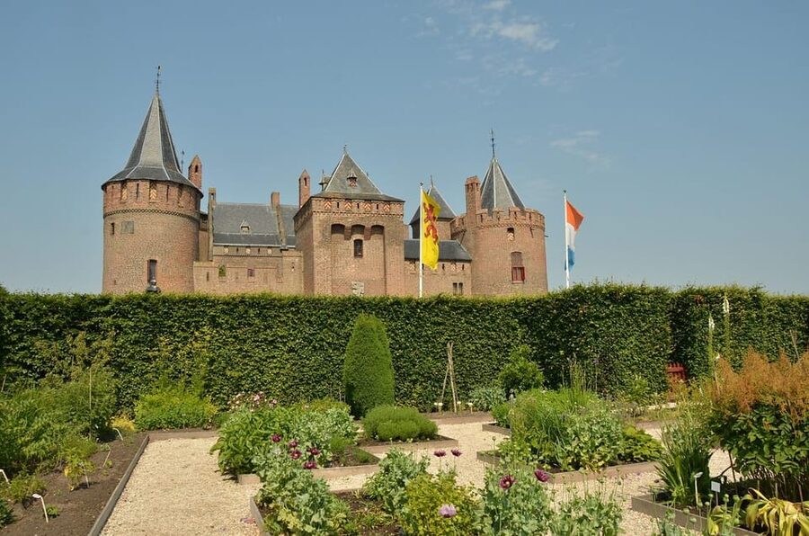 From Amsterdam: Muiderslot and De Haar Castle Tour - De Haar, where medieval roots meet high luxury