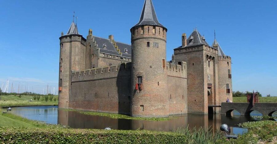From Amsterdam: Private Day Trip to the Dutch Castles - Two castles, two very different days