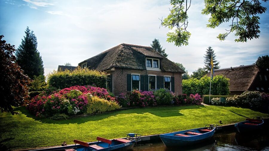 From Amsterdam: Private Sightseeing Tour to Giethoorn - Why Giethoorn works as a day trip from Amsterdam