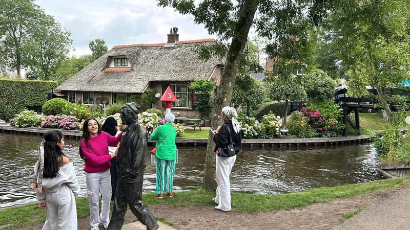 From Amsterdam to Giethoorn Day Trip - Why Giethoorn makes a worthwhile escape from Amsterdam