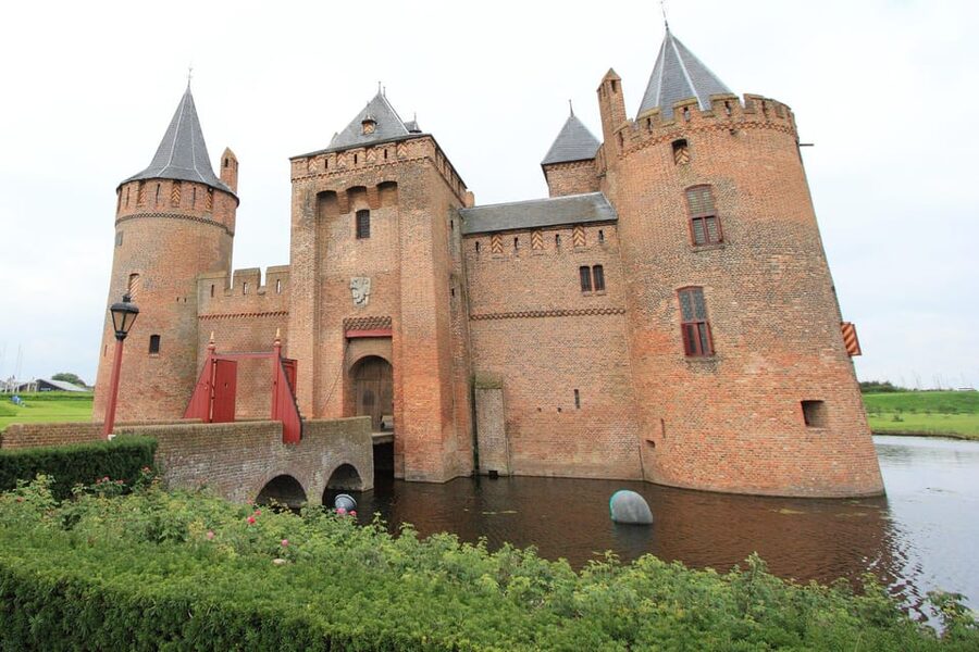 From Amsterdam: visit Zaanse Schans, Muiderslot and more! - Sneek, Friesland’s Watergate town