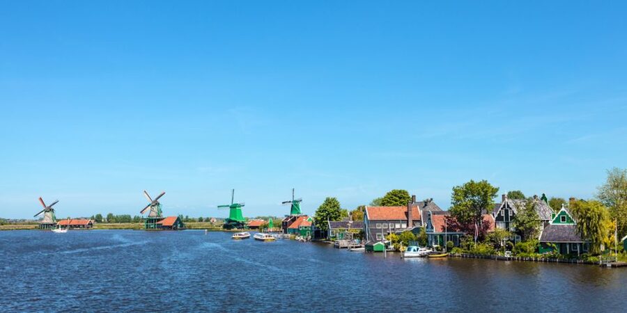 From Amsterdam: Windmills of Zaanse Schans Tour - Arriving among the windmills and wooden houses